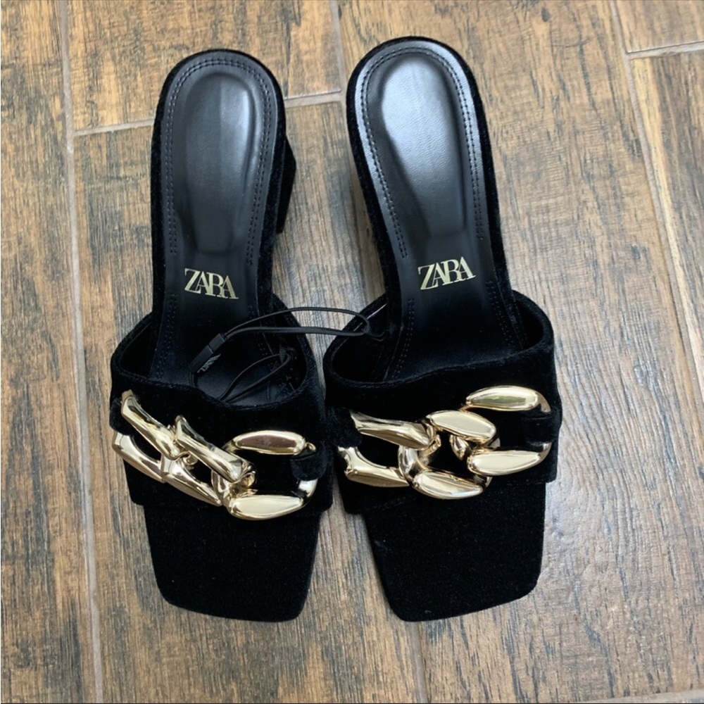 ZARA HEELED VELVET SANDALS WITH CHAIN.BLACK/GOLD. 8.5 M. 39 - Picture 2 of 7